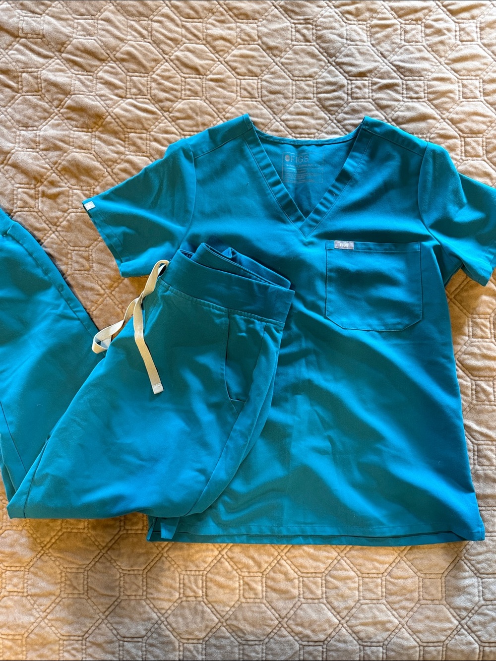 Figs Pacific Blue Zamora Jogger (Medium) and Catarina Top (Small)